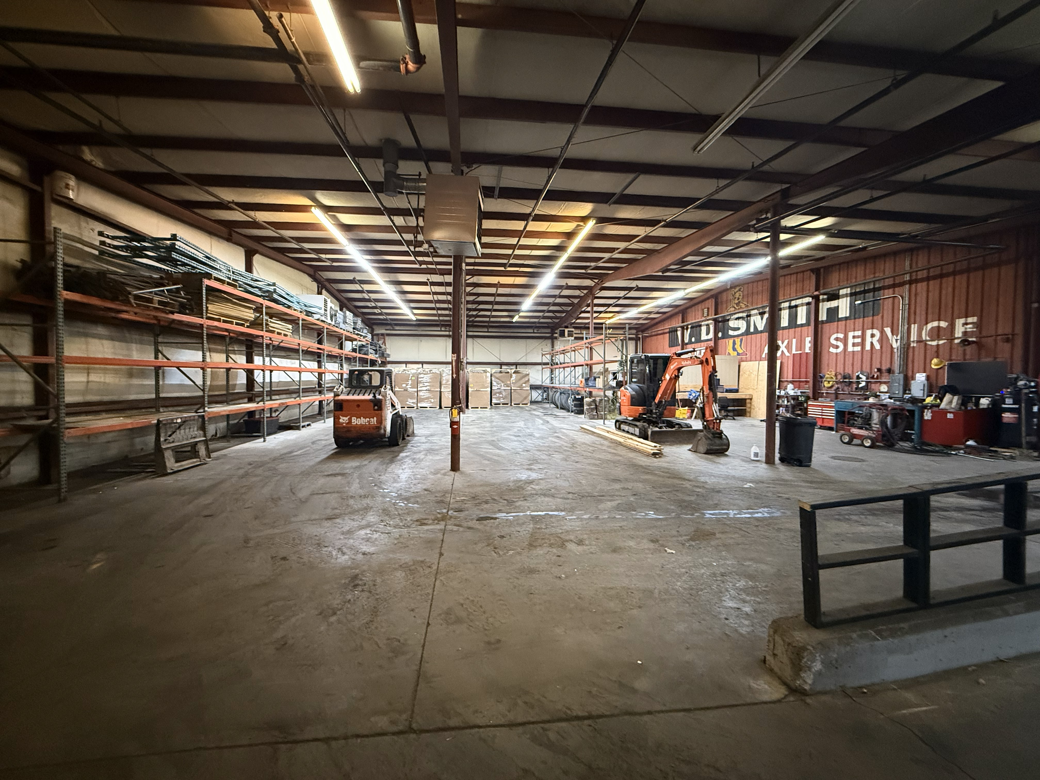 Warehousing and storage facility with palletized racking